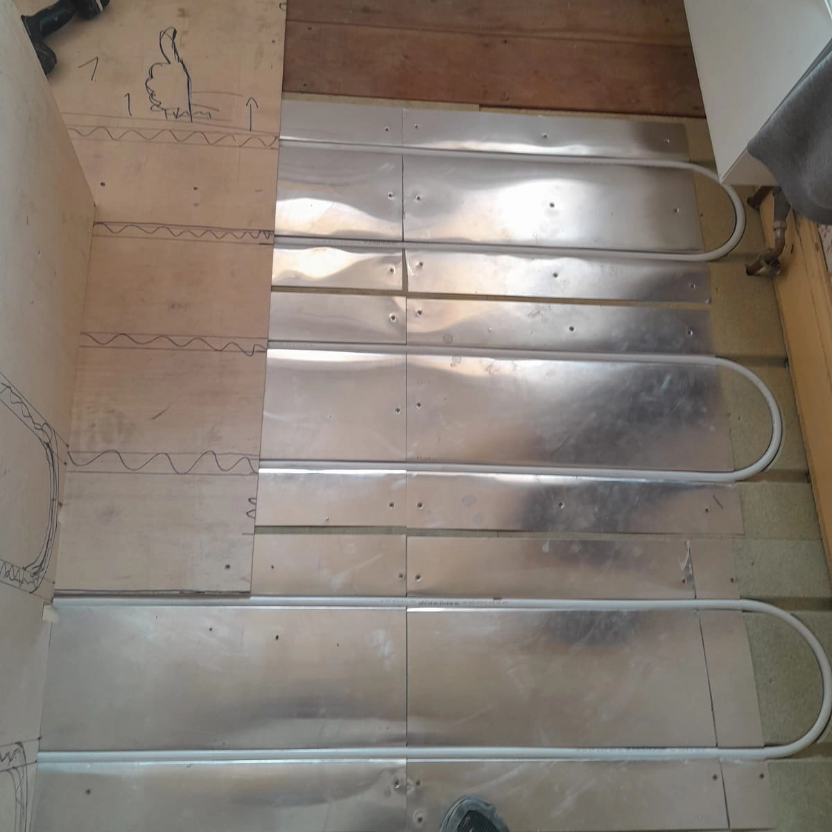 Floor heating tubes layed down, ready to be covered with finish floor.